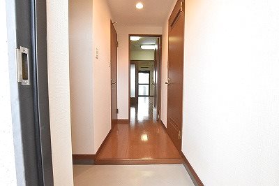 玄関　☆★　玄関から室内を見た様子です　★☆