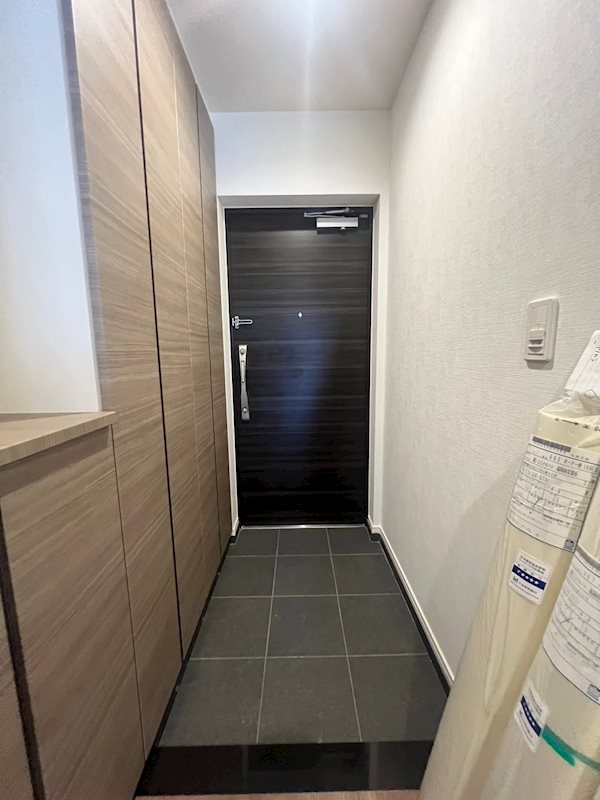 玄関　※同物件別部屋参考画像