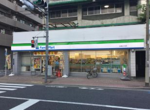 コンビニ　ファミリーマート台東松が谷店（コンビニ）まで276m