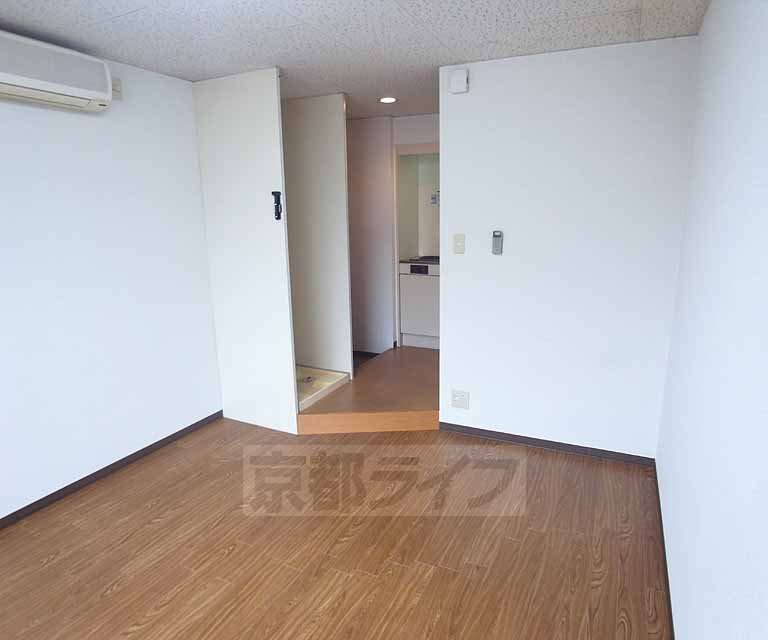 居室・リビング　間取り広くてのびのびくつろげますね