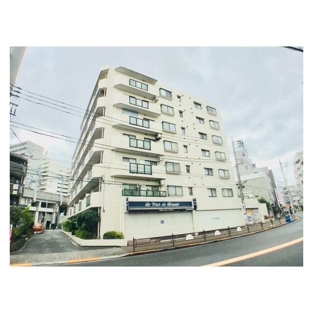 建物外観　鉄筋コンクリート造のがっちりとした建物。