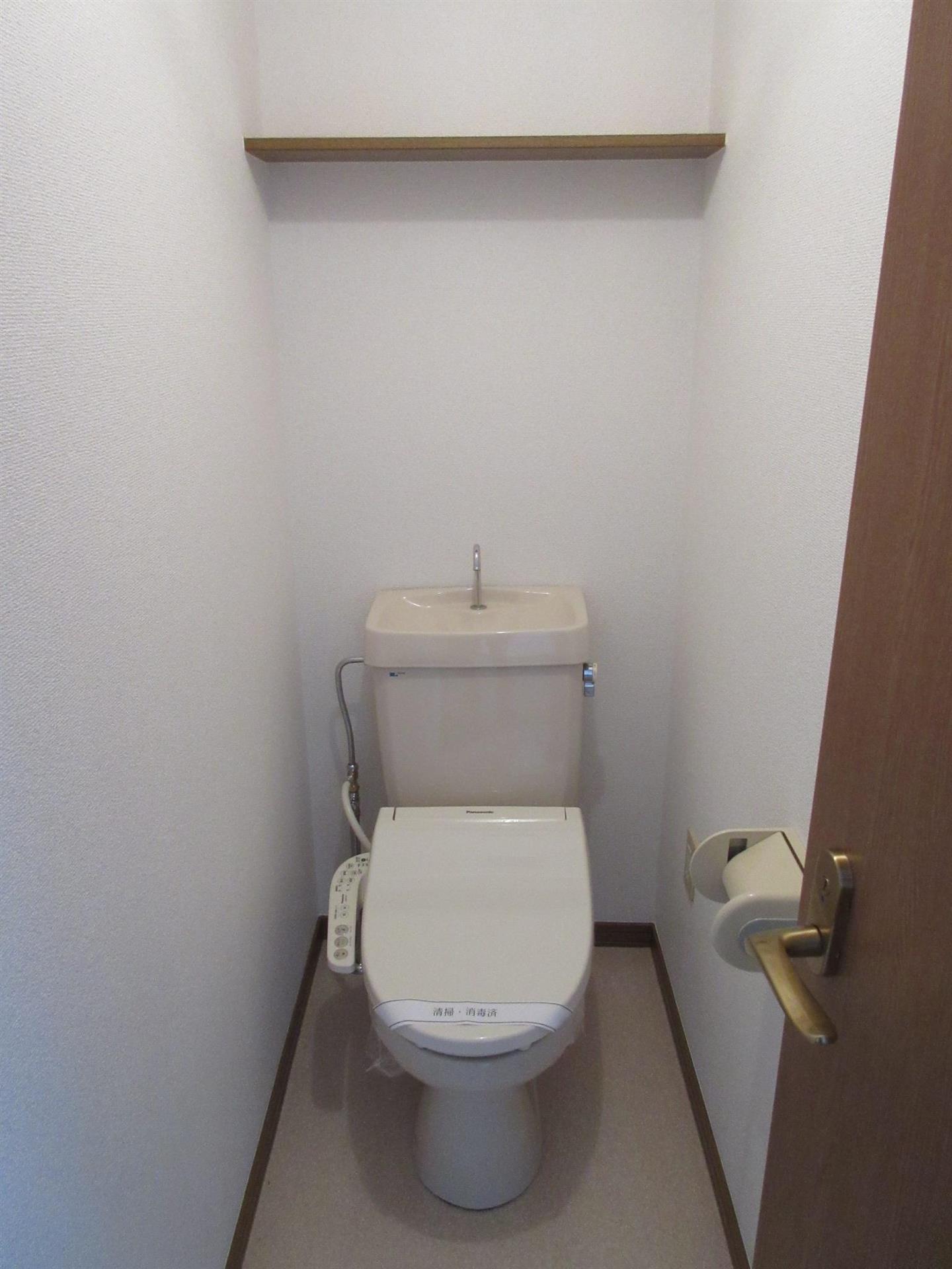 トイレ　ウォシュレット付きのトイレ