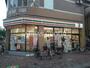 コンビニ　セブン-イレブン 足立竹ノ塚駅東店（コンビニ）まで440m