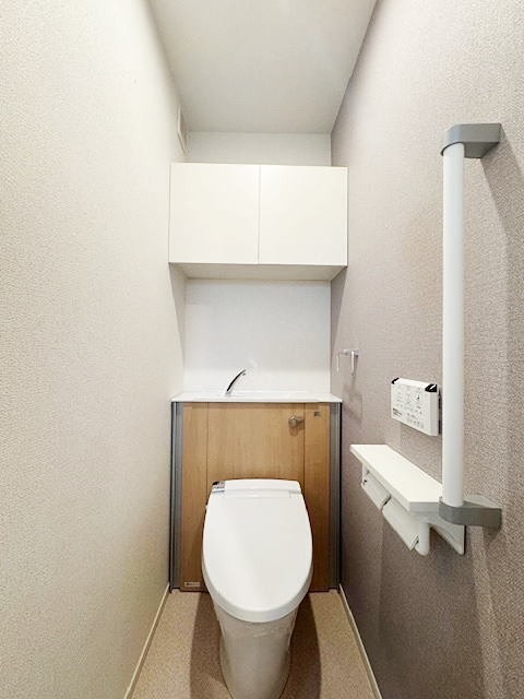 トイレ　ウォシュレット完備です。