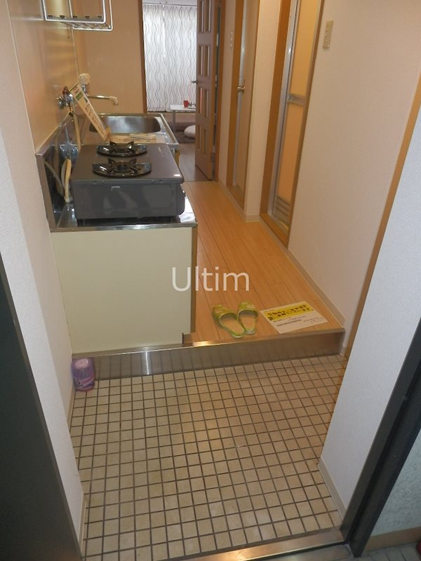 玄関　別部屋のお写真です。ご参考までに！