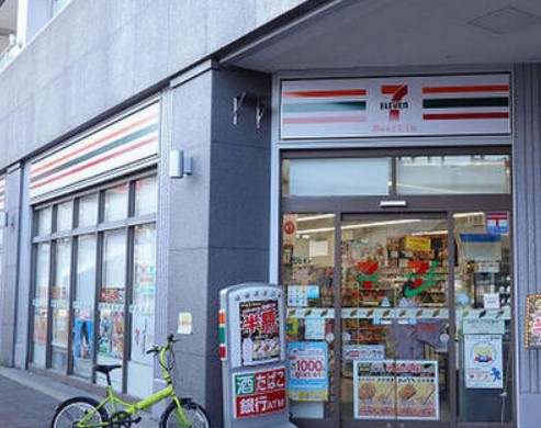 コンビニ　セブンイレブン ハートインJR三田駅南口店（コンビニ）まで545m