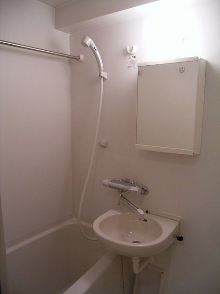 バス・シャワールーム　同物件の別部屋・参考写真