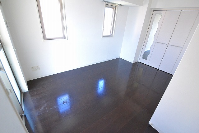 居室・リビング　角部屋・2面採光で明るいお部屋です