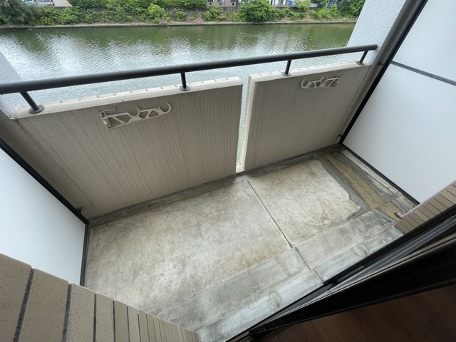 バルコニー　【バルコニー】同物件別部屋写真です