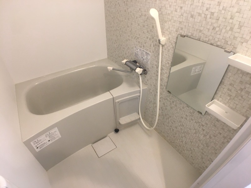 バス・シャワールーム　お風呂になります。一日の疲れを癒してくださいね。