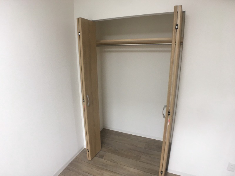 収納　クローゼットは奥行きもあり、荷物が多い方でも安心です。