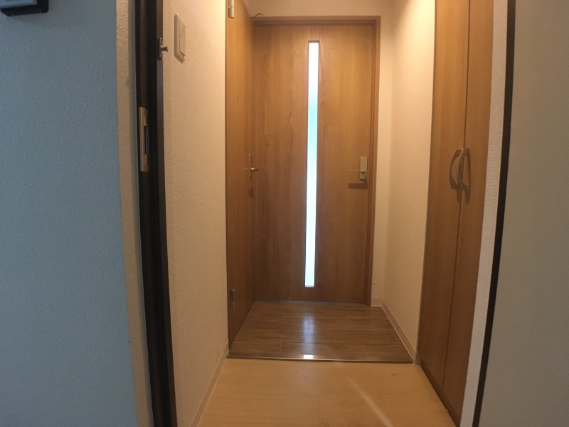 玄関　玄関の様子です。明るい印象ですね。気分もあがりそう。