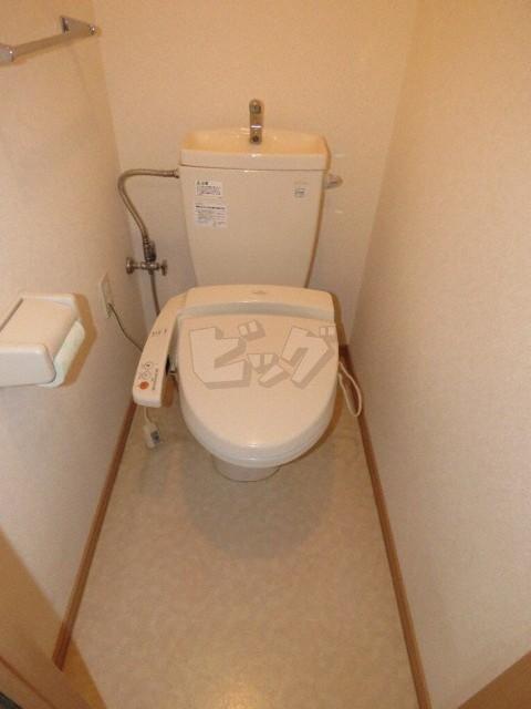 トイレ　嬉しいウォシュレット付きのトイレ！便座温かいですよ♪