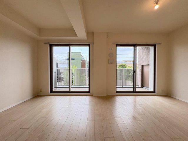 甲子園三番町ハイツの居間写真