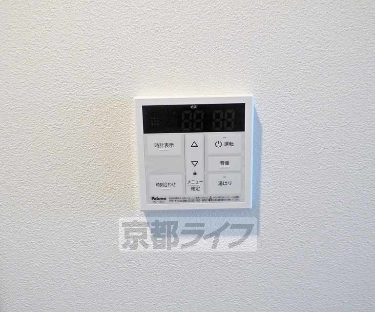 その他設備　給湯器リモコンです。