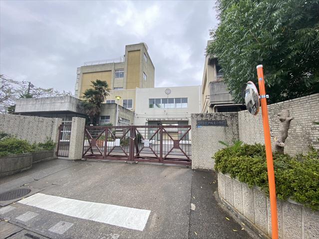 小学校　川口市立戸塚東小学校（小学校）まで408m
