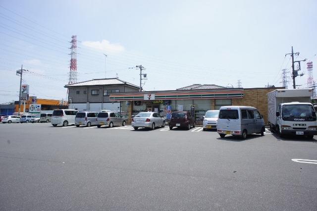 コンビニ　セブンイレブン小山城北店（コンビニ）まで557m