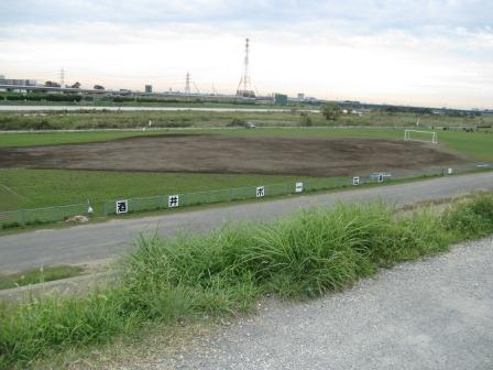 公園　柏里河川敷グラウンド（公園）まで980m