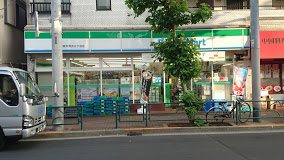 コンビニ　ファミリーマート 新宿中落合三丁目店（コンビニ）まで469m