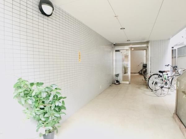 エントランス　ゆとりのあるエントランスです