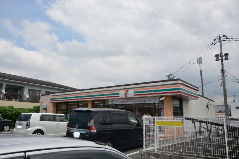 コンビニ　セブンイレブン直方植木店（コンビニ）まで418m