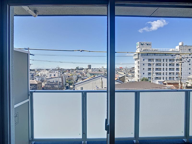 バルコニー　※同じ間取りの部屋画像を引用