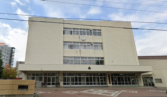 中学校　札幌市立日章中学校（中学校）まで1154m