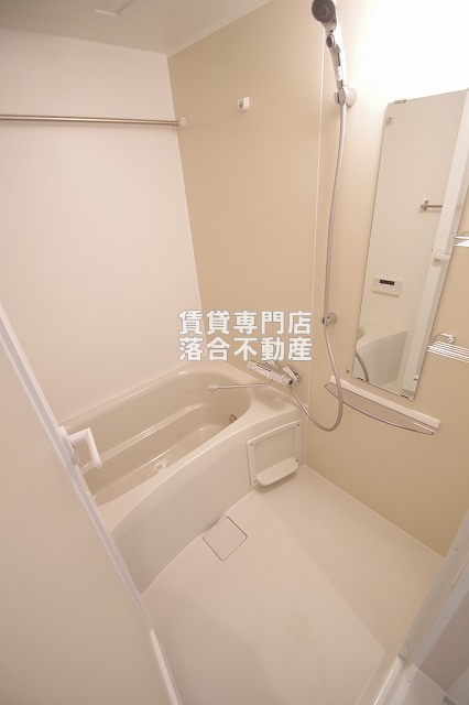 バス・シャワールーム　追い炊き機能、浴室乾燥機付き♪