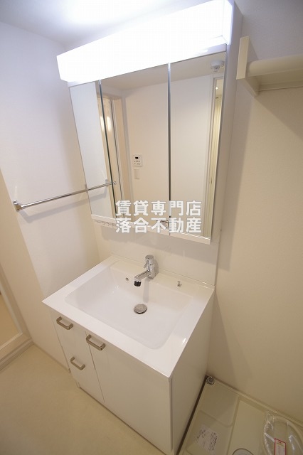 洗面設備　独立洗面化粧台付き