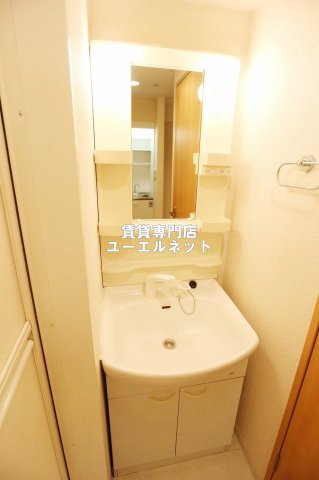 洗面設備　清潔感ある独立洗面台で毎日気持ちよく♪