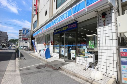 コンビニ　ローソン 　吹田垂水三丁目（コンビニ）まで80m