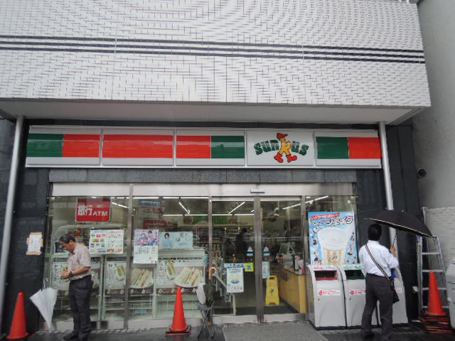 コンビニ　サンクス門前仲町駅前店（コンビニ）まで374m