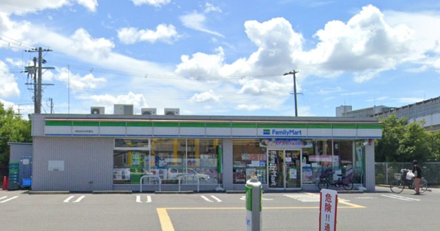 コンビニ　ファミリーマート岸和田中井町東店（コンビニ）まで467m