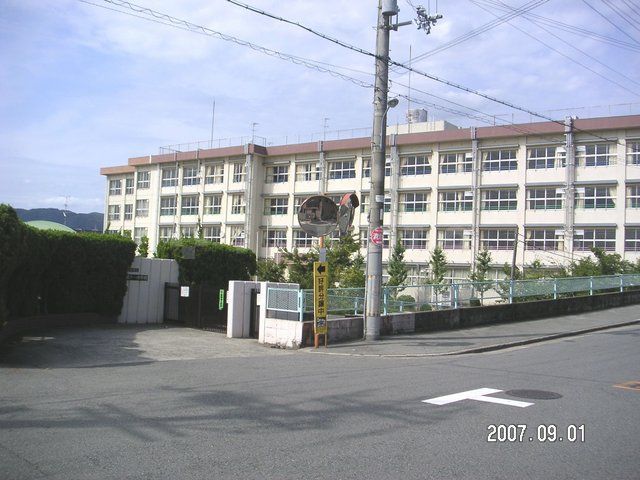 中学校　豊中市立　第十一中学校（中学校）まで570m