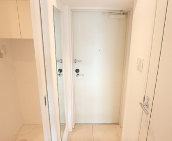 玄関　弊社は都内全域の物件が仲介手数料最大無料でご紹介可能です！
