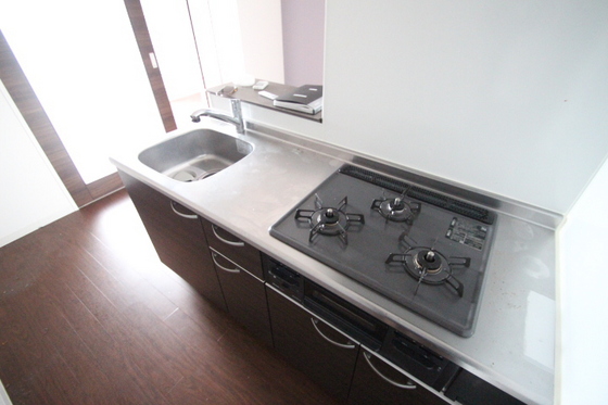 キッチン　※この写真は別の部屋のものです
