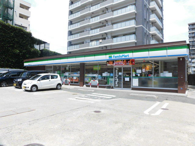コンビニ　ファミリーマート盛岡中央通三丁目店（コンビニ）まで375m