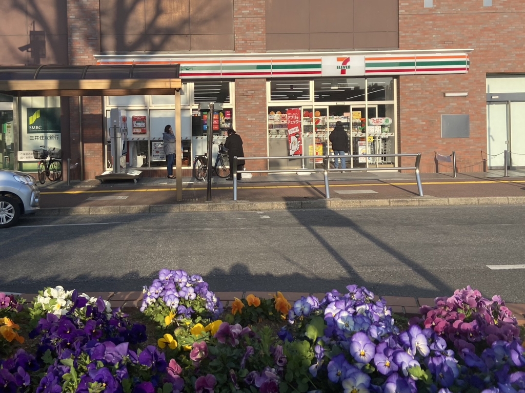 コンビニ　セブンイレブン 四街道駅前店（コンビニ）まで450m