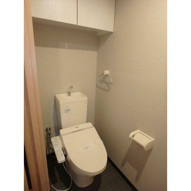 トイレ　温水洗浄便座付き