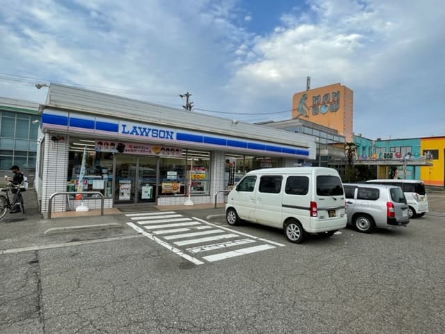 コンビニ　ローソン金沢諸江町店（コンビニ）まで761m
