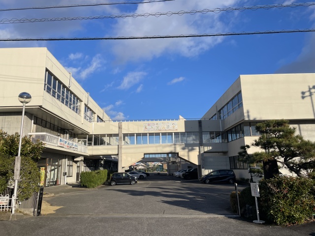 小学校　瑞穂市立穂積小学校（小学校）まで661m