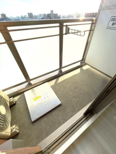 バルコニー　内装は別部屋の参考写真です。