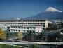 中学校　岳陽中学校（中学校）まで832m
