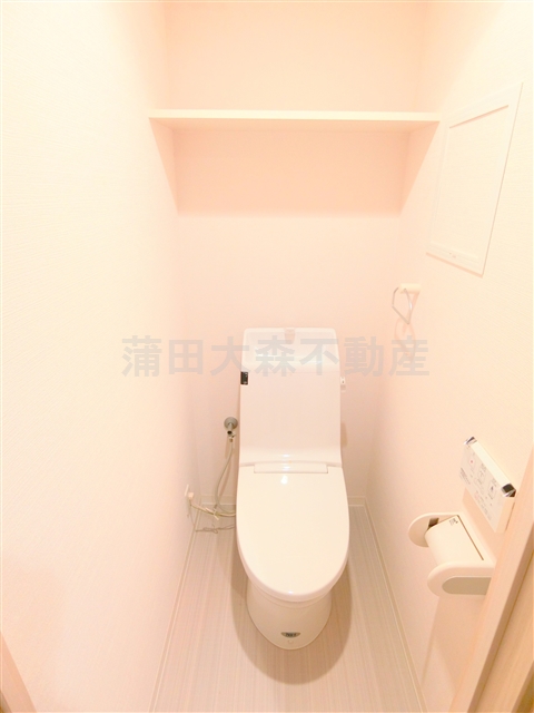 トイレ　温水洗浄便座付きのトイレ