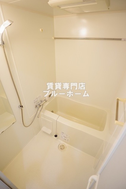 バス・シャワールーム　浴室乾燥機付きのお風呂！