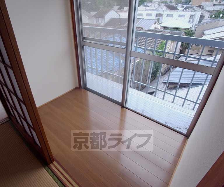 バルコニー　ひなたぼっこも、洗濯物も！のサンルーム