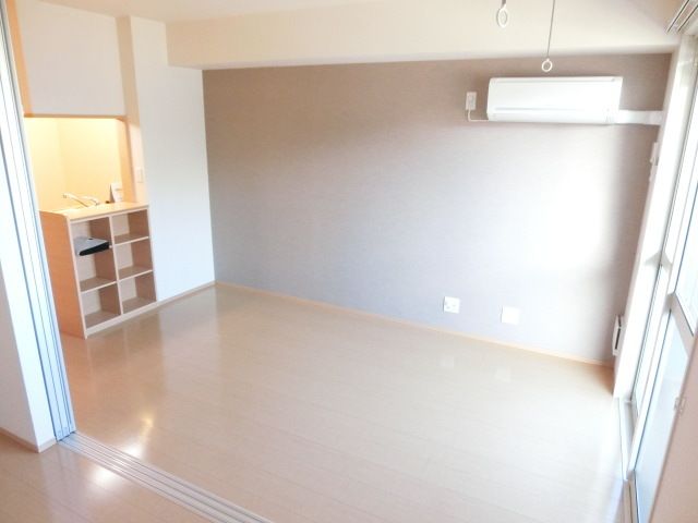 その他部屋・スペース　おしゃれなアクセントクロスです！
