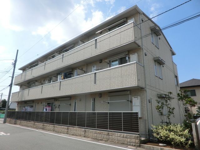 建物外観　2012年9月築の物件です。