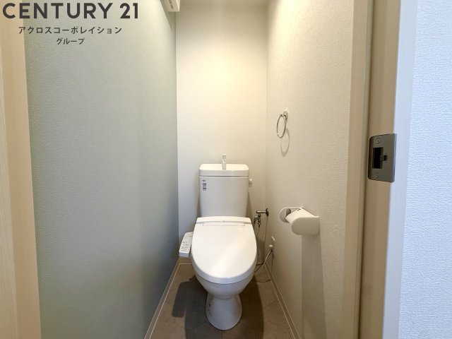 トイレ　温水洗浄便座付きのトイレです♪