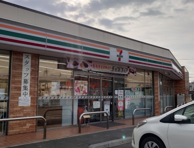 コンビニ　セブンイレブン堺平岡町店（コンビニ）まで985m